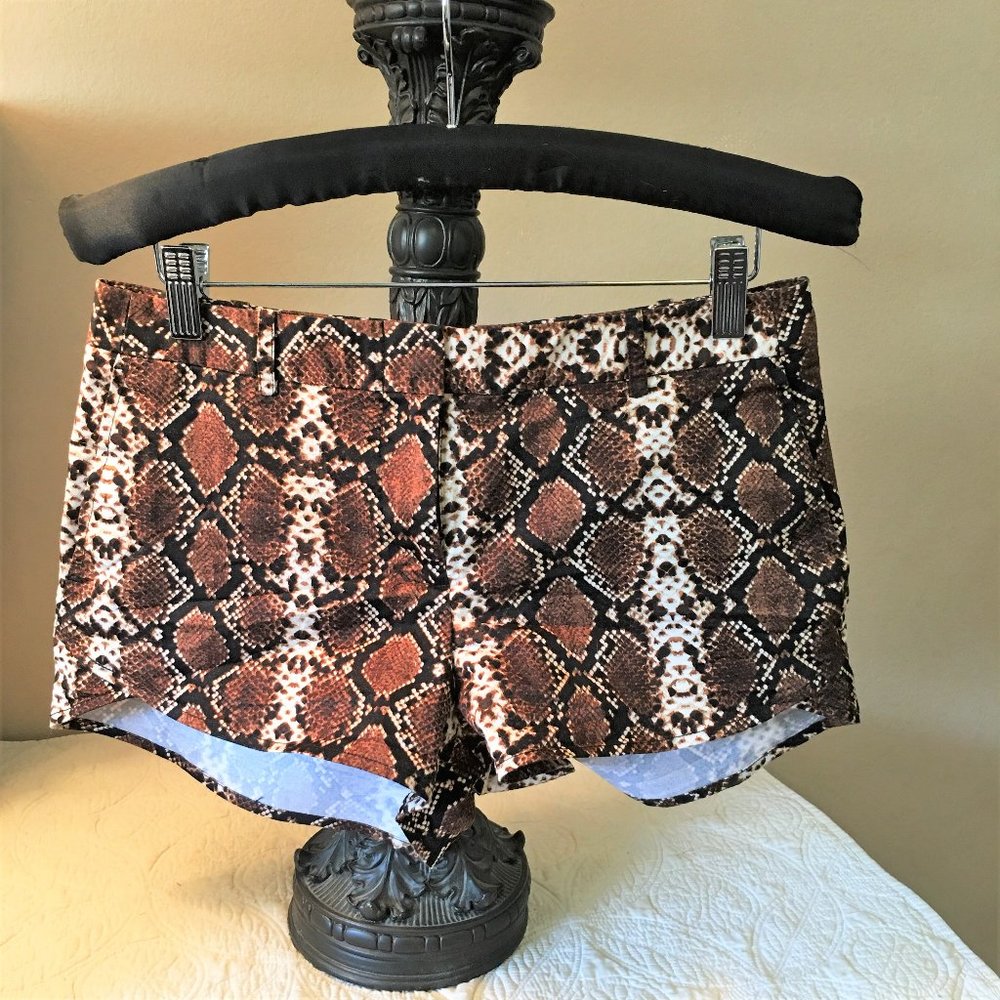 BCBG MAXAZRIA "Phillipa" Print Short (Tart Combo)     SMALL - Picture 4 of 16